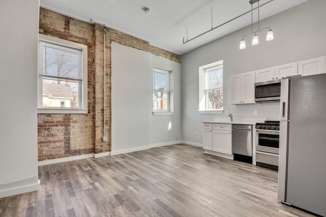 Building Photo - Eight59 Flats