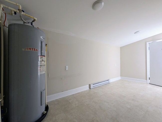 Building Photo - 223 W 6th St