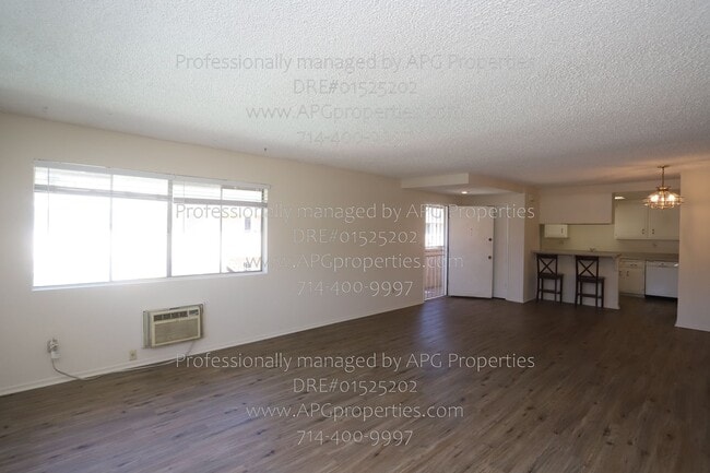 Building Photo - 414 N Clark St