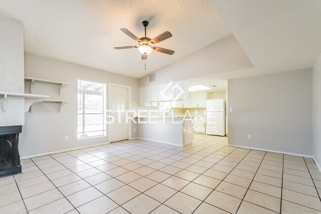Foto del edificio - REDUCED! - NOW OFFERING THE FIRST FULL MON...