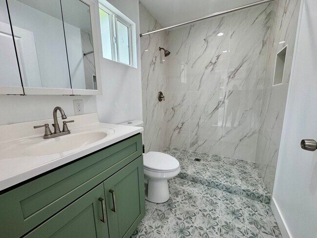 Foto del edificio - Fully renovated apartment located in the heart of mid-city!!