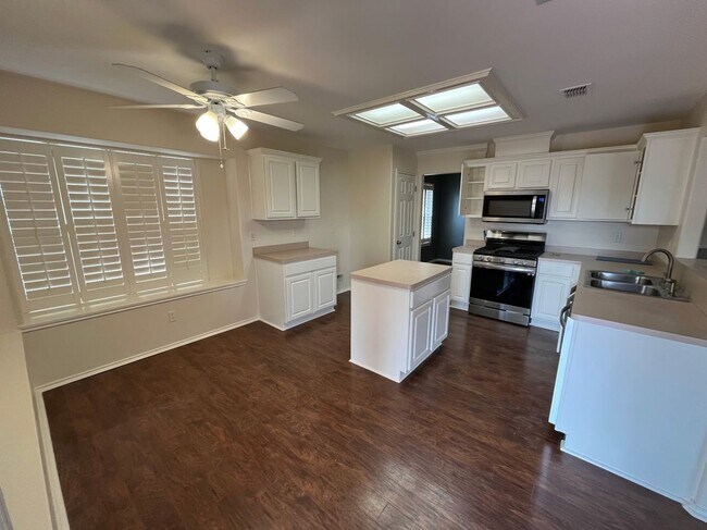 Foto del edificio - 2212 Emory Ave