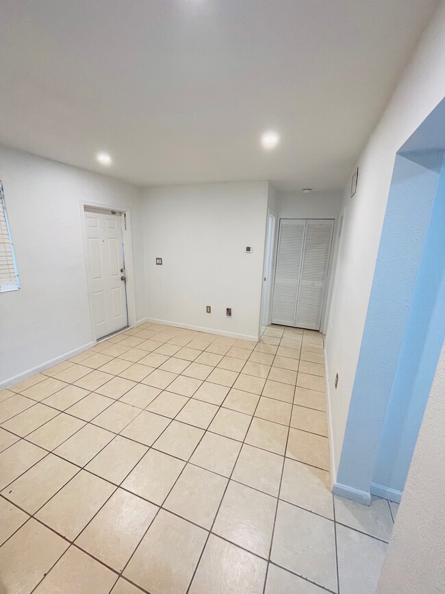 Living/Dining room - 3680 Oak Ave