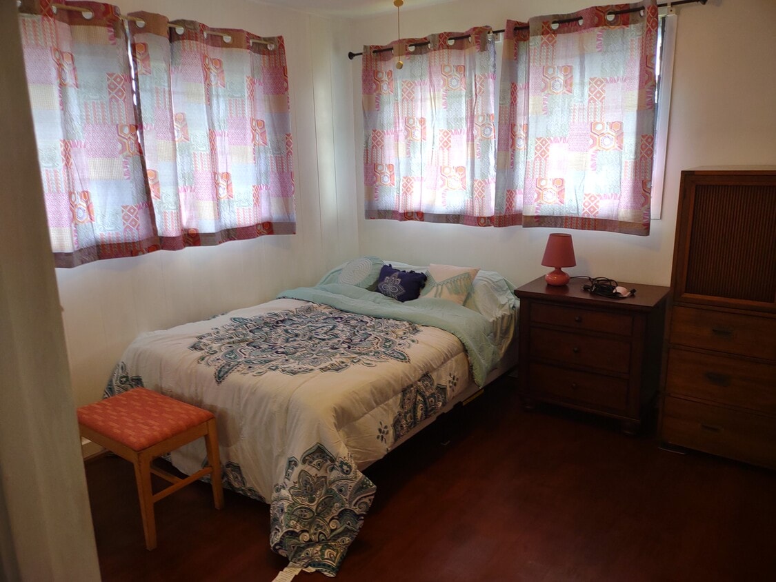 Furnished Full Size Bed - 2074 St Louis Dr