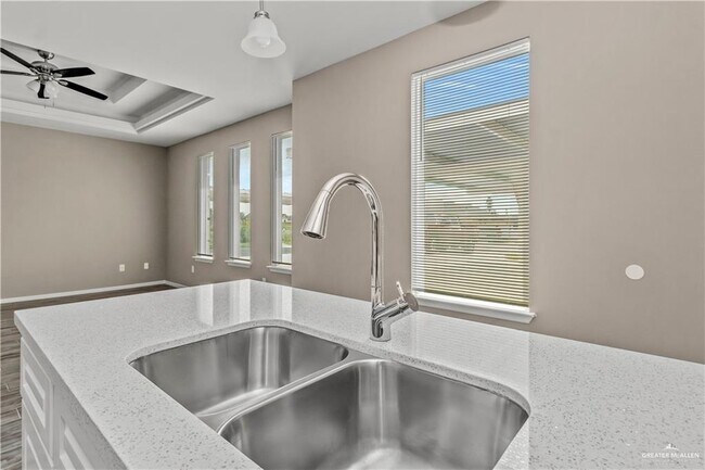 Foto del edificio - 16 Beverly Ave