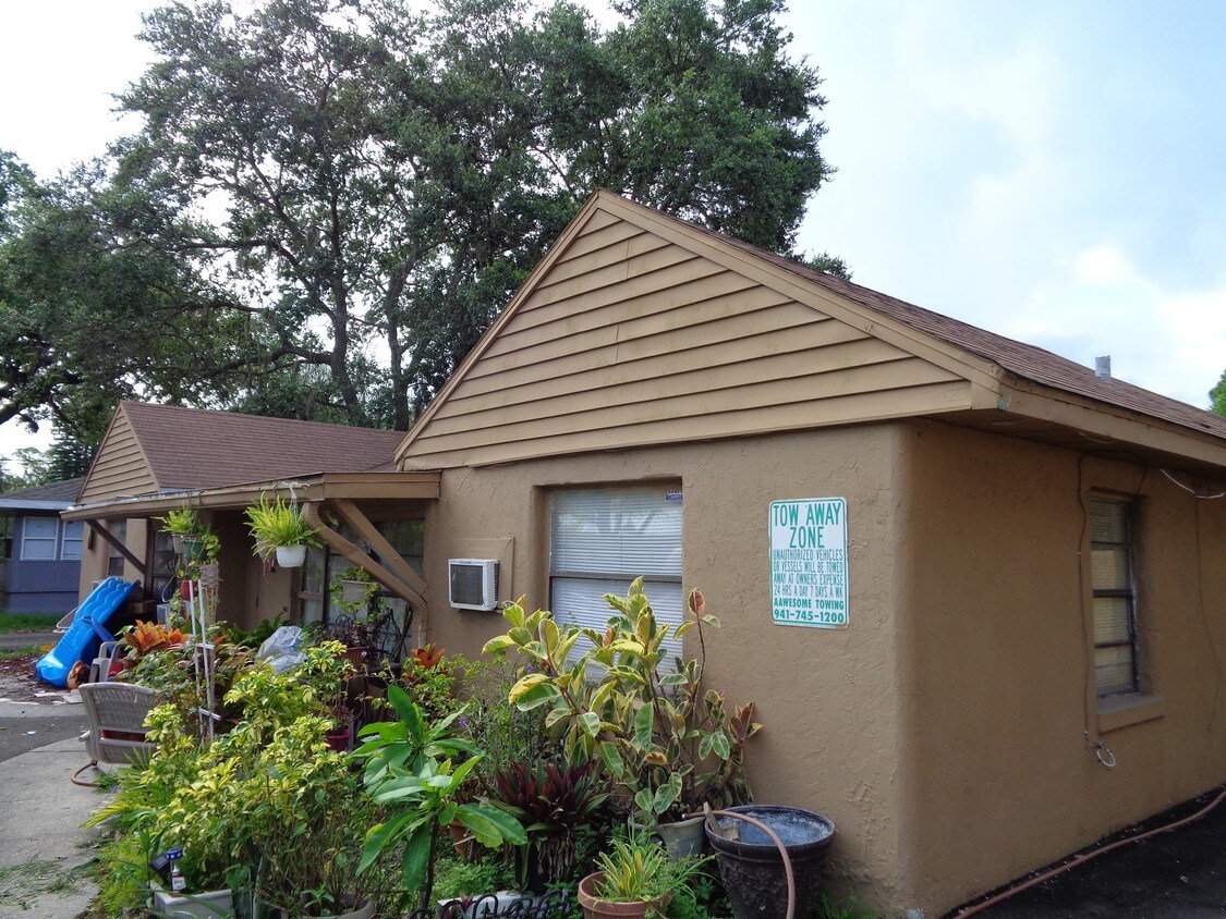 Primary Photo - 1109 17th Ave W