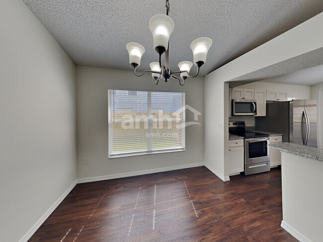 Foto del edificio - 1233 Falconcrest Blvd
