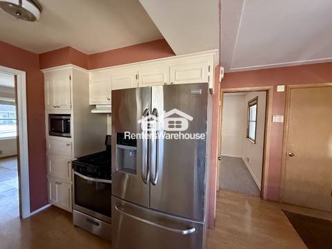 Building Photo - Available now! Charming 4 bed Single Family Home in Edina!