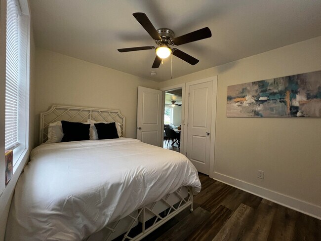 Foto del edificio - 401 Cedar Lane Rd