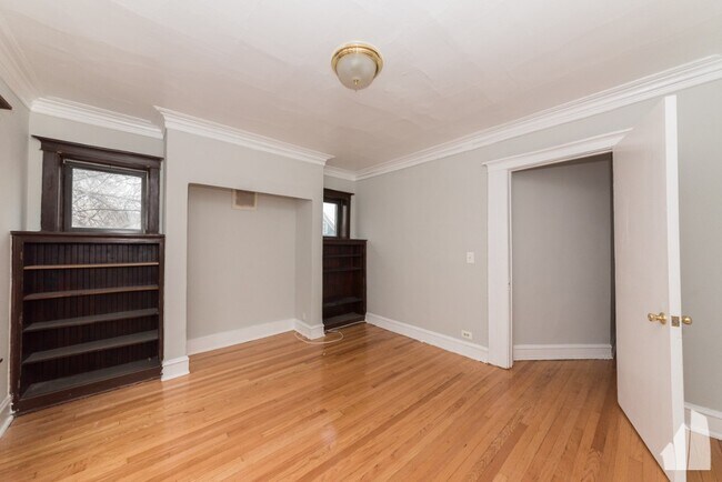 Building Photo - 1267 W Ardmore Ave
