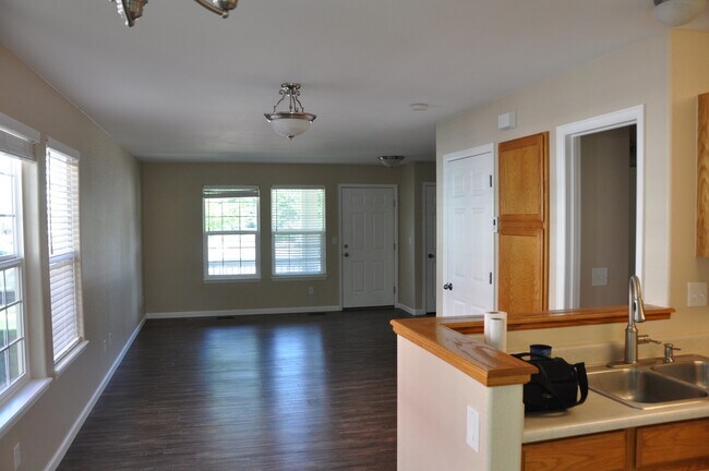 Foto del edificio - Stunning Town home in Mid Town!