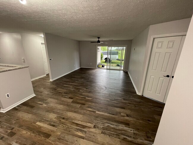 Building Photo - 4821 Bordeaux Ln