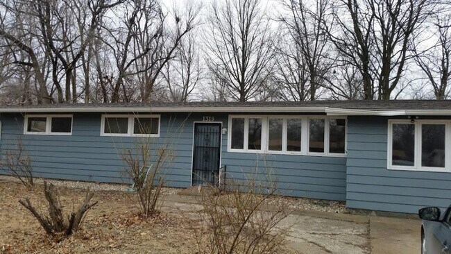 Building Photo - 1319 SW Clontarf St, Topeka, KS 66611