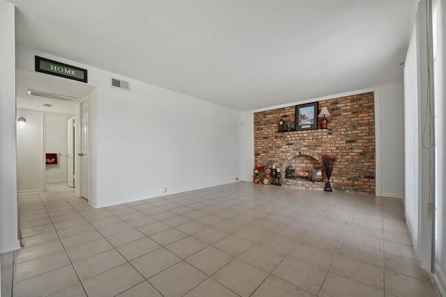 Building Photo - 7510 Shadyvilla Ln