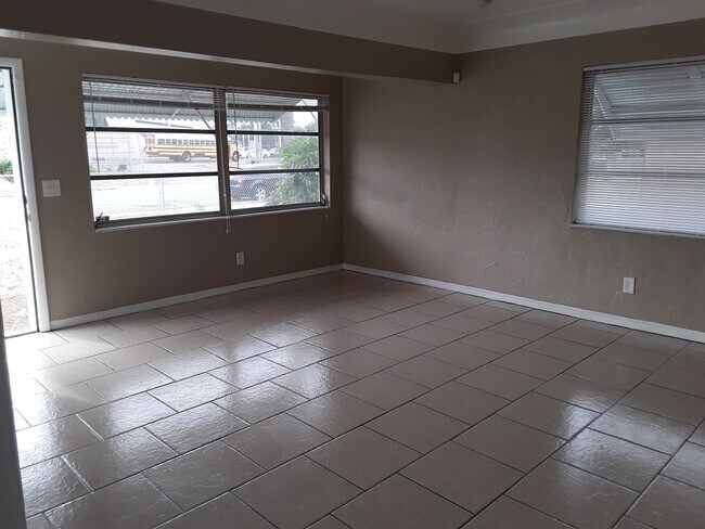 Foto del edificio - Three Bedroom One Bathroom House near Gulfport area.