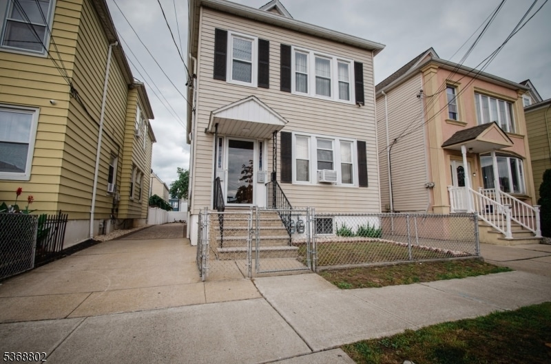 Primary Photo - 74 Harrison Pl