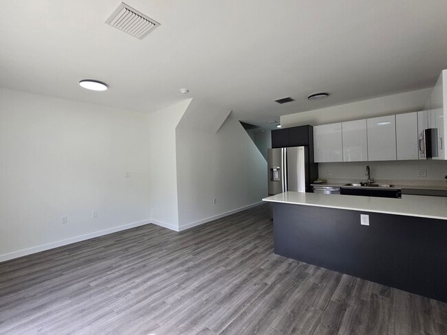 Building Photo - Eagle Trace Townhomes | 3BR/3.5BA | 2.3 Miles to UF– New Construction