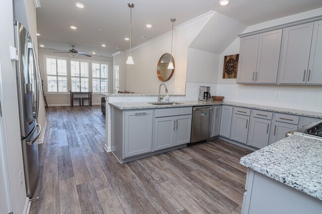 Foto del edificio - Stunning 3 Bed 2.5 Bath, Newer Condo-Style...