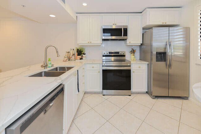 Building Photo - 2301 Marina Isle Way