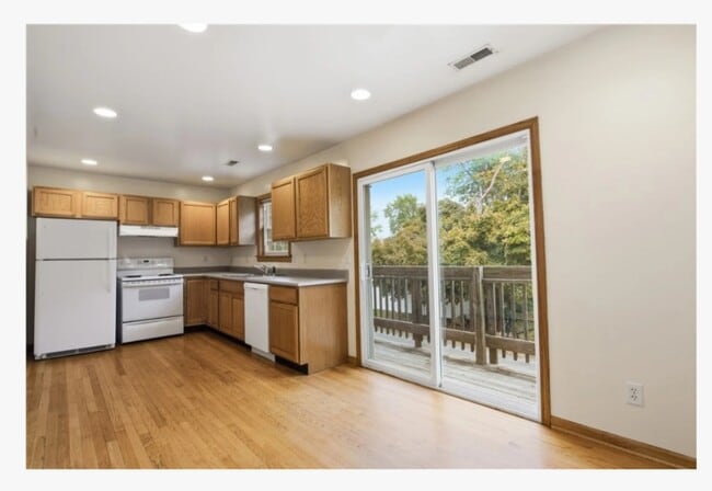 Kitchen with 2nd story balcony - 908 Buchanan Ave