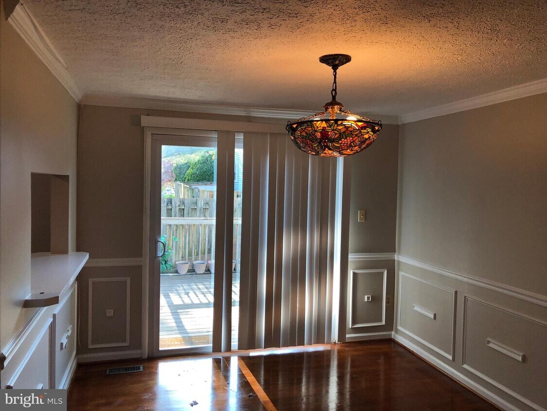 Foto principal - 12365 Quail Woods Dr