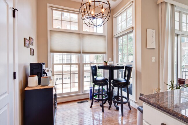 Photo - 1627 Seneca Ave Townhome