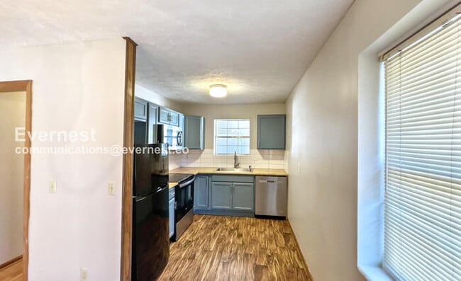 Foto del edificio - 6933 Robinson Dr