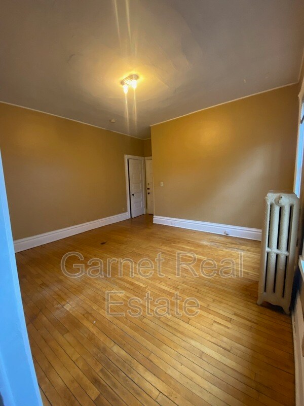 Building Photo - 583 Lincoln Ave