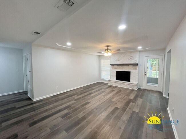 Building Photo - Beautifully Renovated 4-Bedroom Home on a ...