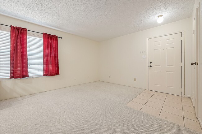 Foto del edificio - 2750 Holly Hall St