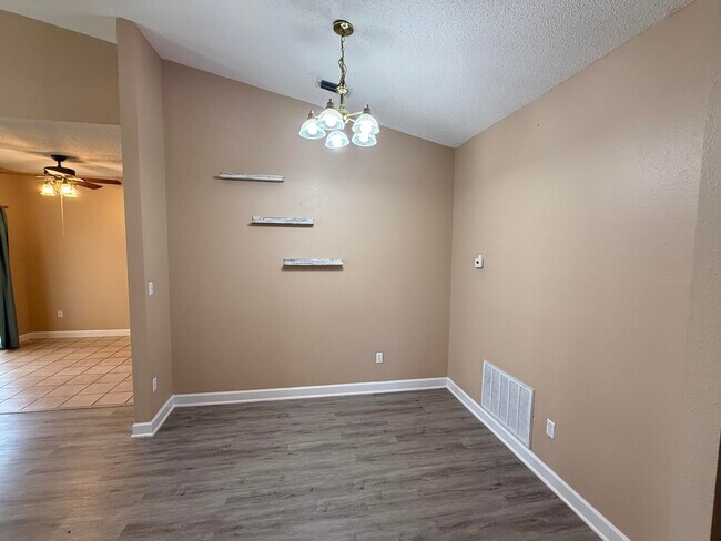 Foto del edificio - 9697 Leeward Way