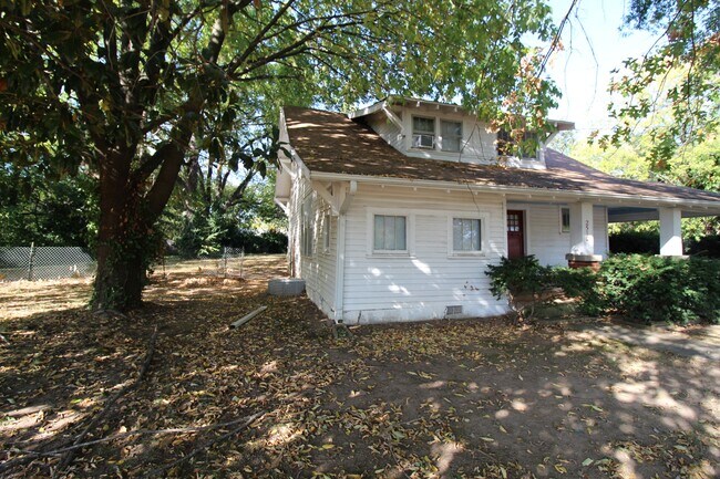 Building Photo - 2510 W Wedington Dr