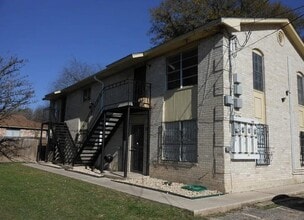 Building Photo - 2015 Anchor Dr