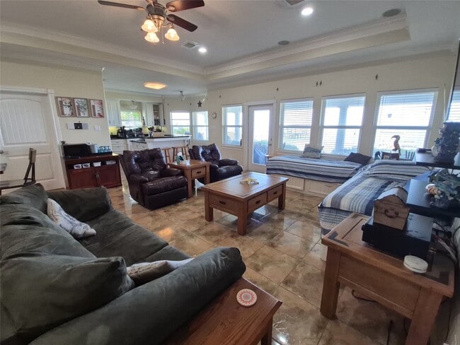 Building Photo - 402 1/2 Avenue A