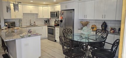 Building Photo - 1042 Wolverton C