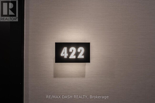 Photo du bâtiment - 1037 The Queensway