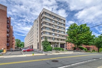 Building Photo - 7 Lake St