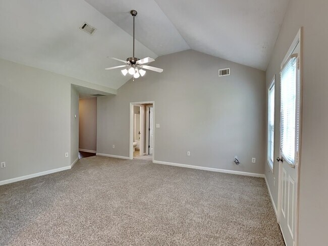 Foto del edificio - One Month FREE Rent!! Lovely Home located ...