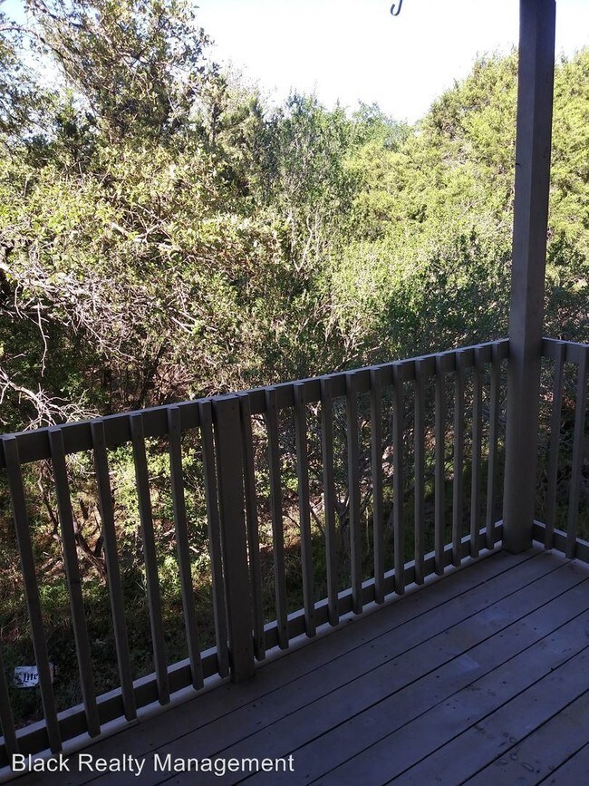 Building Photo - 1 br, 1 bath Apartment - 400 Green Leaf