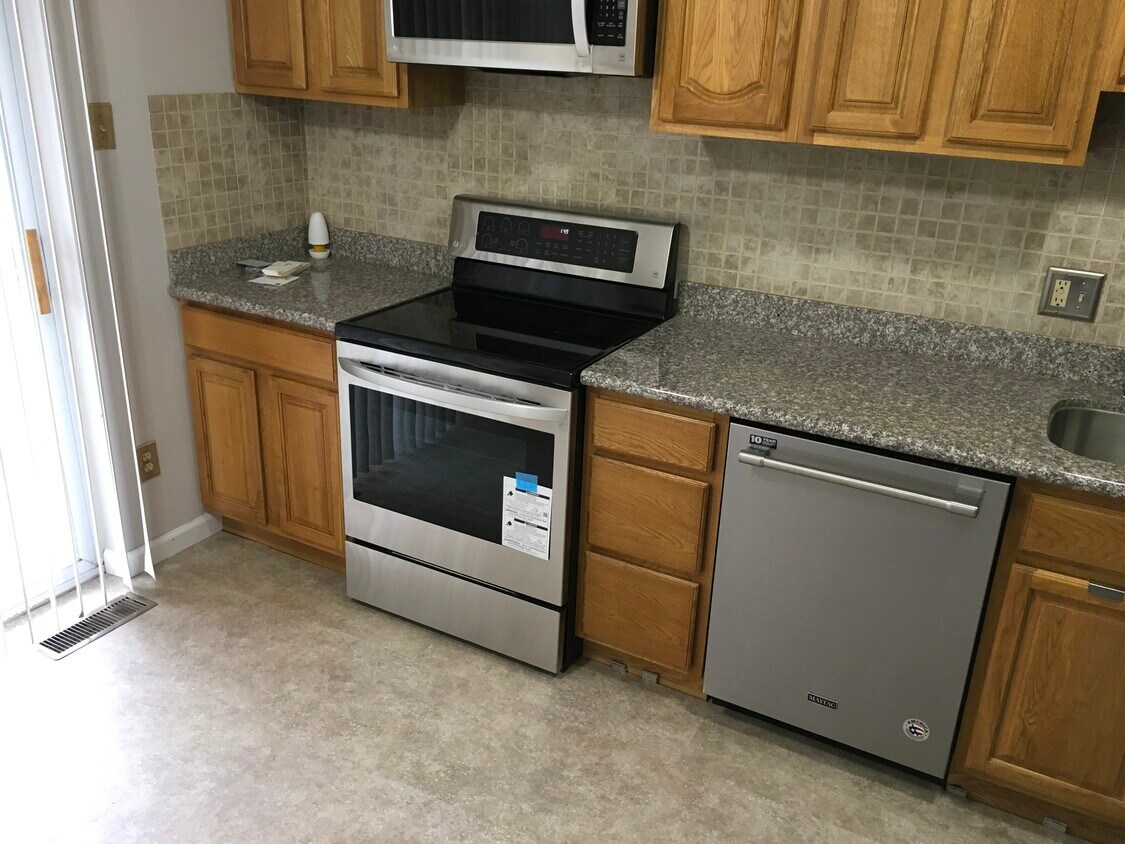 10308 Forest Brook Ln, St. Louis, MO 63146 Condo for Rent in St