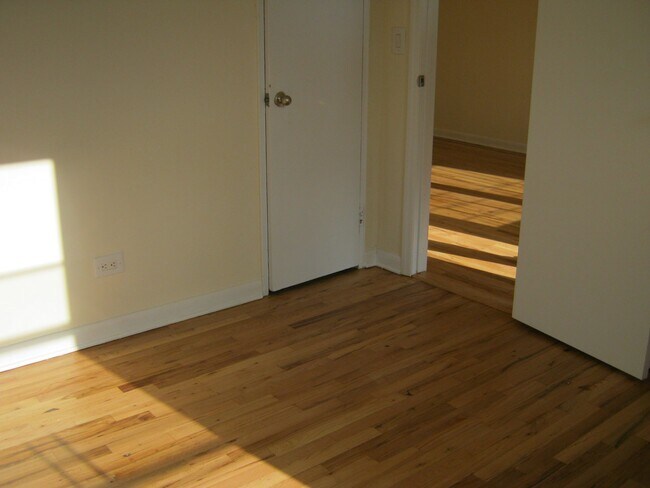 Building Photo - 137-20 45th Ave