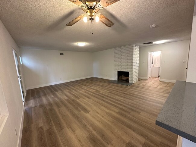 Building Photo - 556 Myrtle Ave