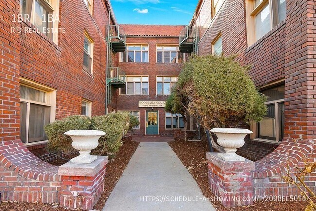 Building Photo - Top Floor Spacious One Bedroom in Capitol ...