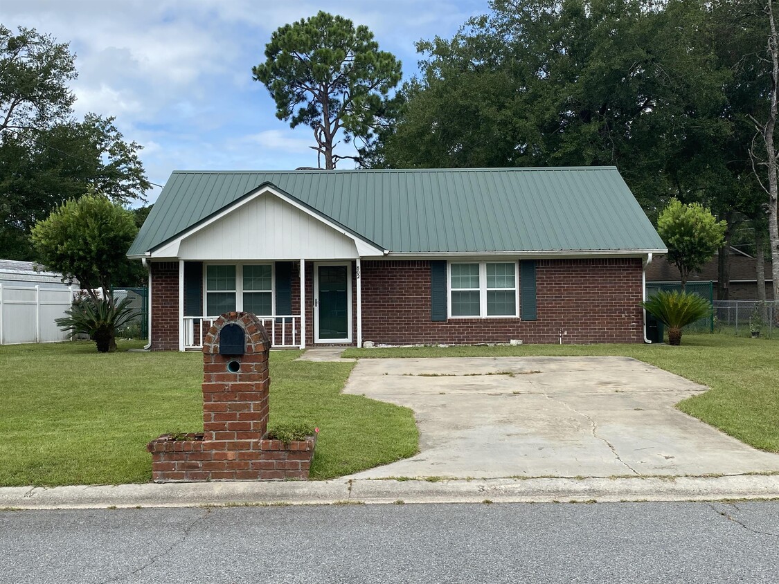 Primary Photo - 802 Hidden Hollow Cir