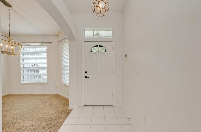 Foto del edificio - 8825 Canopy Oaks Dr
