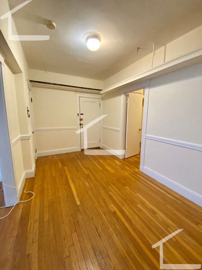 Foto del edificio - Charming 2 Bedroom-No Broker Fee