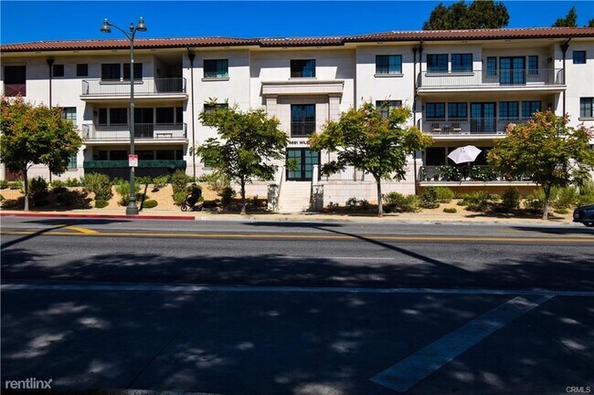 Building Photo - 4661 Wilshire Blvd