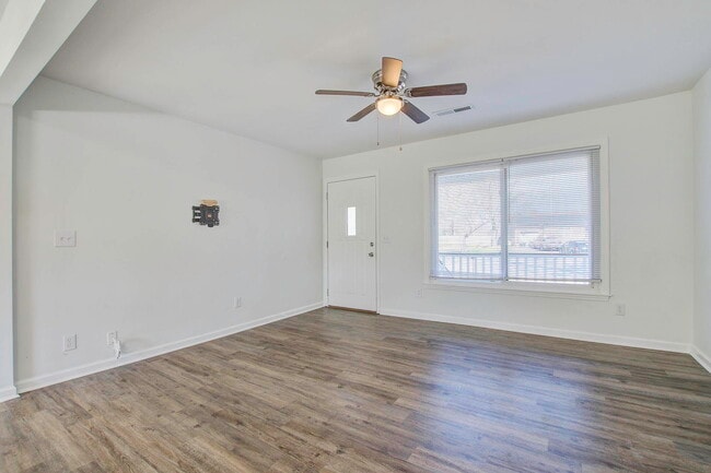 Building Photo - 605 Michigan Ct