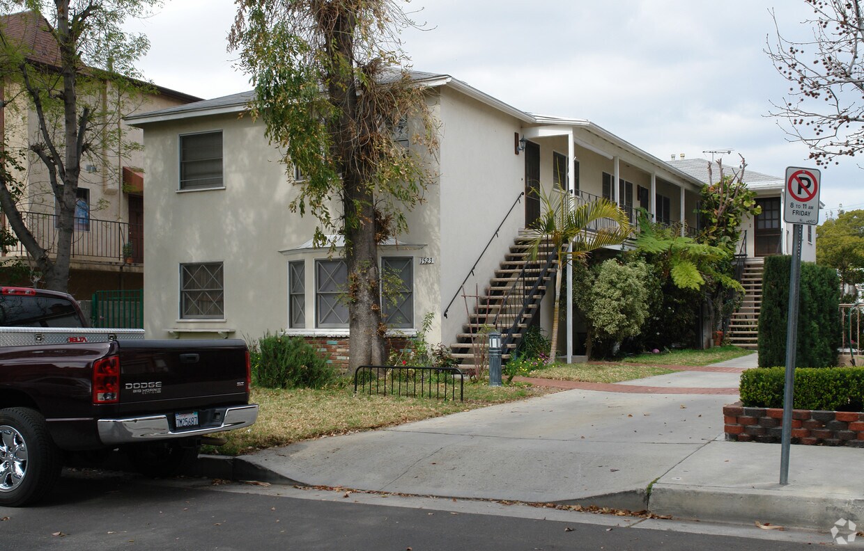 Primary Photo - 1523 E Maple St
