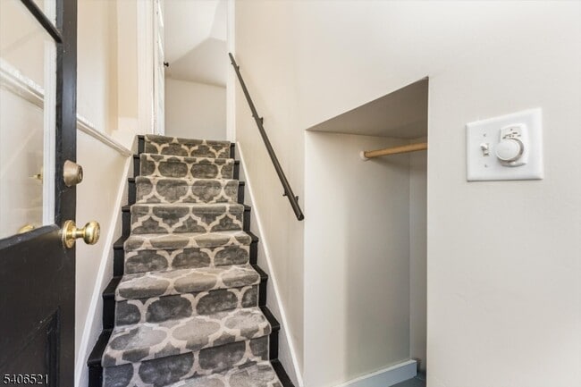 Building Photo - 9 Lincoln St